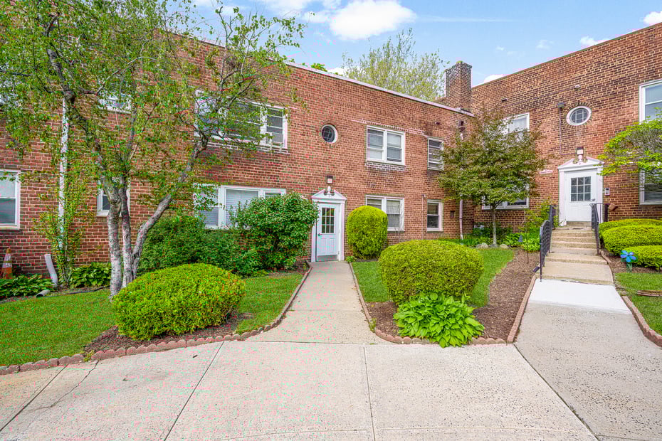 1 Leewood Circle  #2R Photo 3
