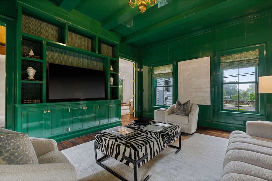 590 Forest Avenue Photo 4