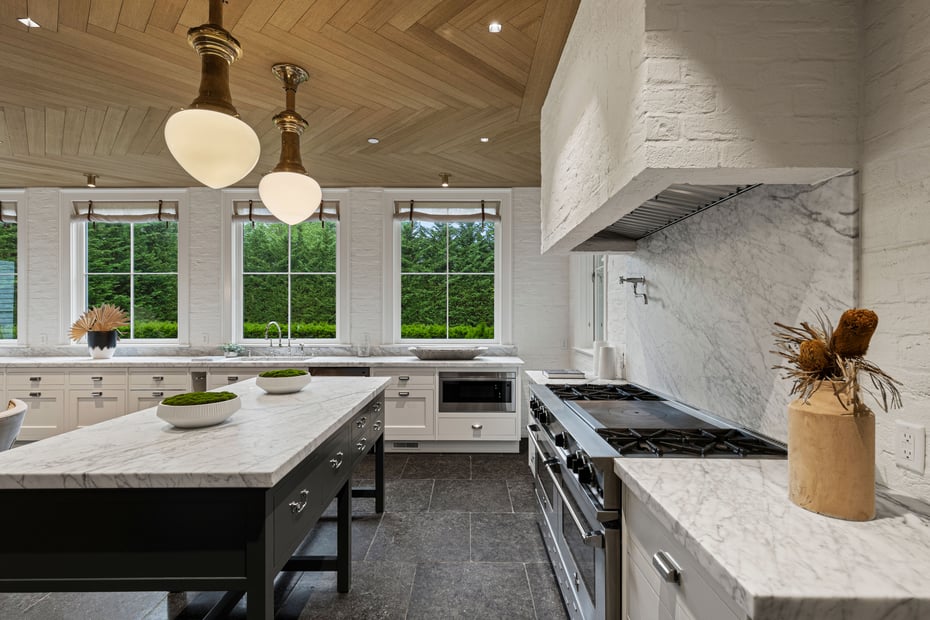 590 Forest Avenue Photo 8