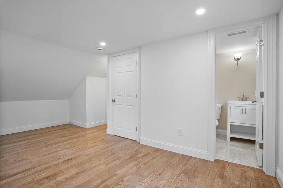 259 White Plains Road Photo 18