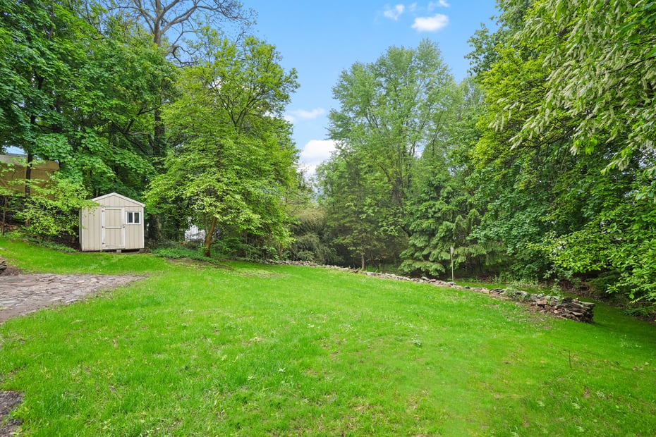 259 White Plains Road Photo 23