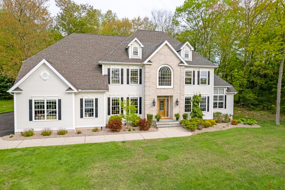 64 Warren Glen Photo 1