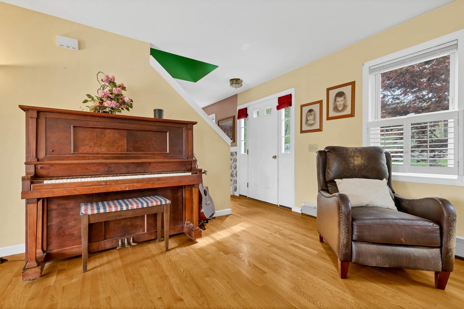 686 West Road Photo 5