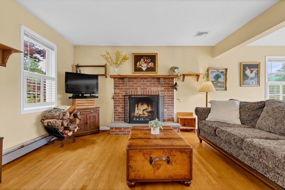686 West Road Photo 6