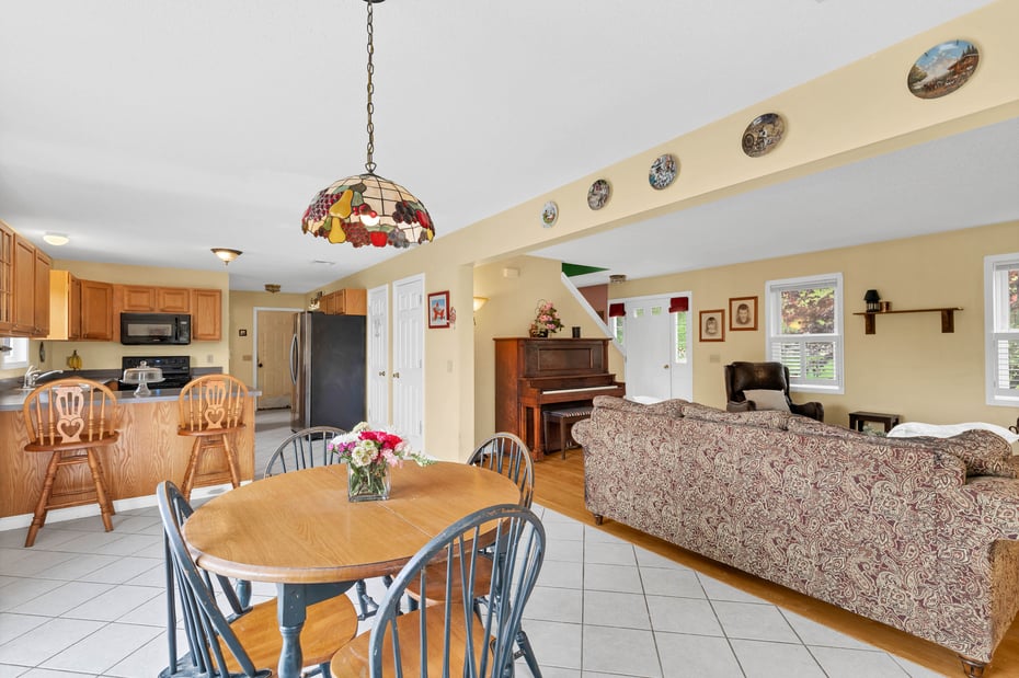 686 West Road Photo 10
