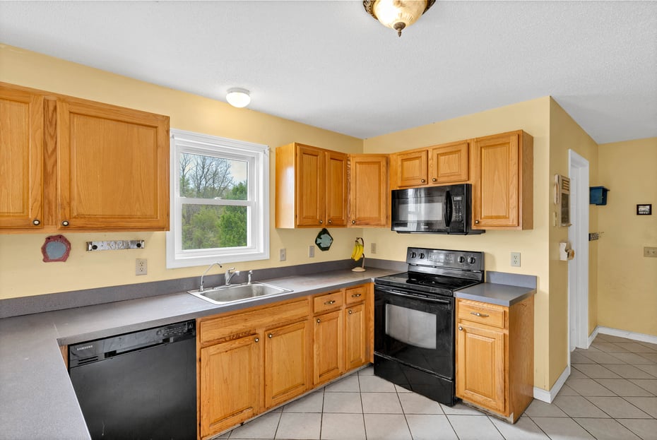 686 West Road Photo 12