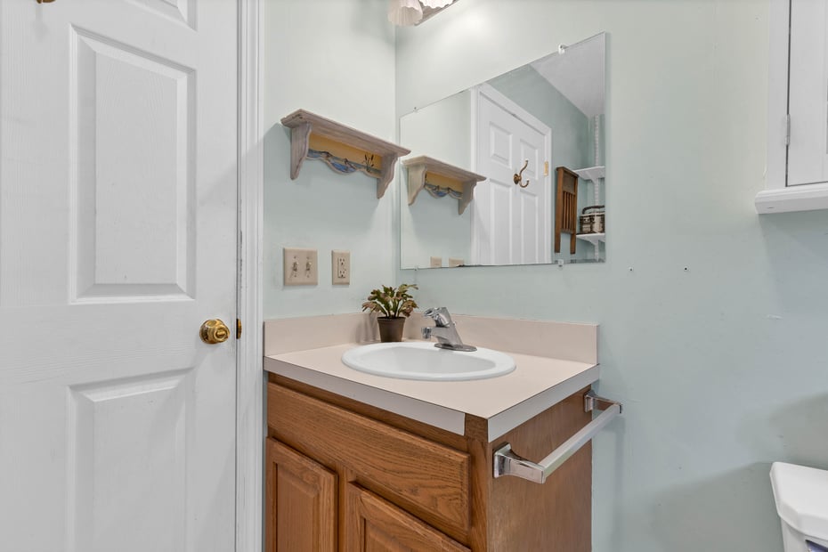 686 West Road Photo 15