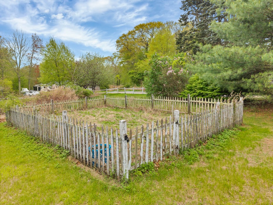 686 West Road Photo 33
