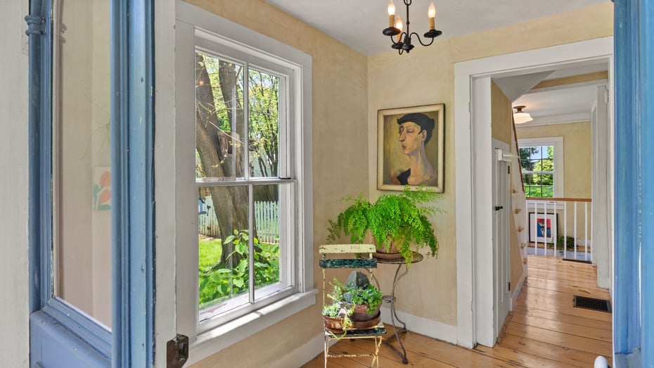 63 Albany Avenue Photo 3