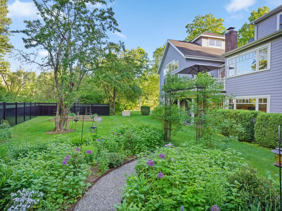 173 Farmingville Road Photo 6