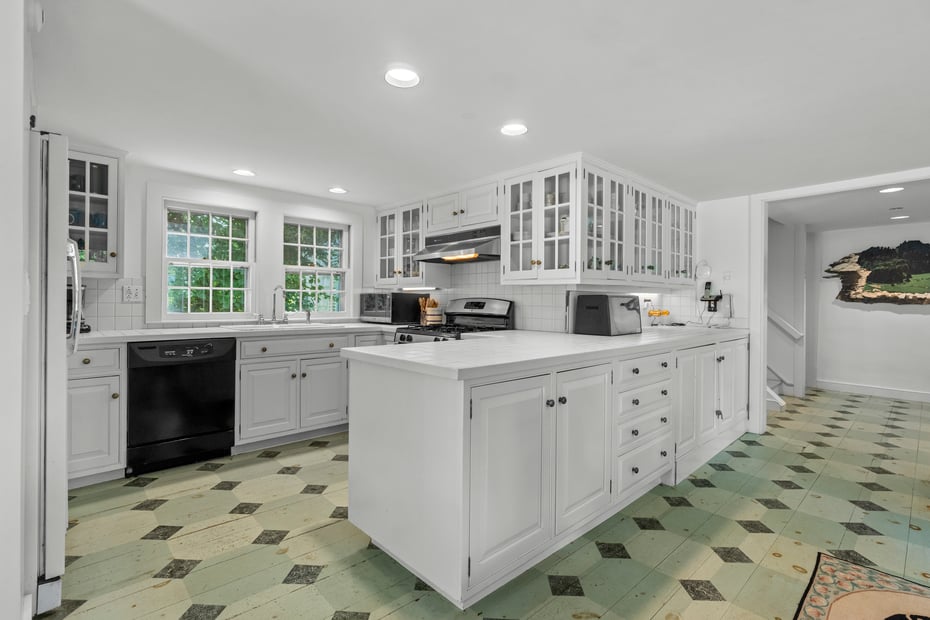25 Johnny Cake Hill Road Photo 19