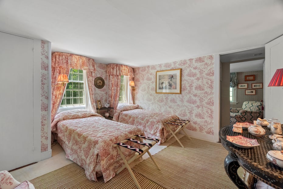 25 Johnny Cake Hill Road Photo 24