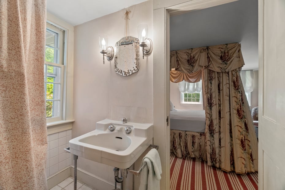 25 Johnny Cake Hill Road Photo 30