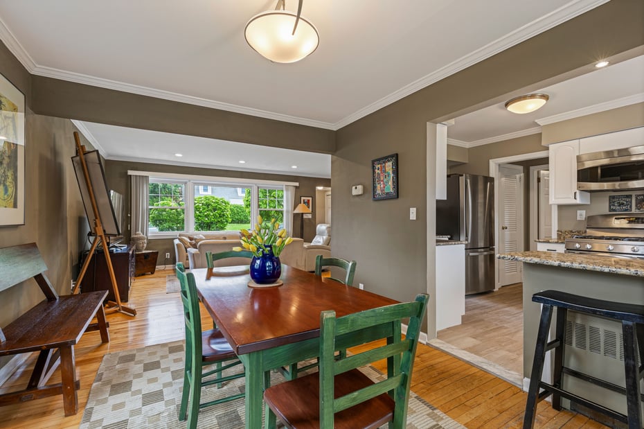 69 Howard Avenue Photo 9