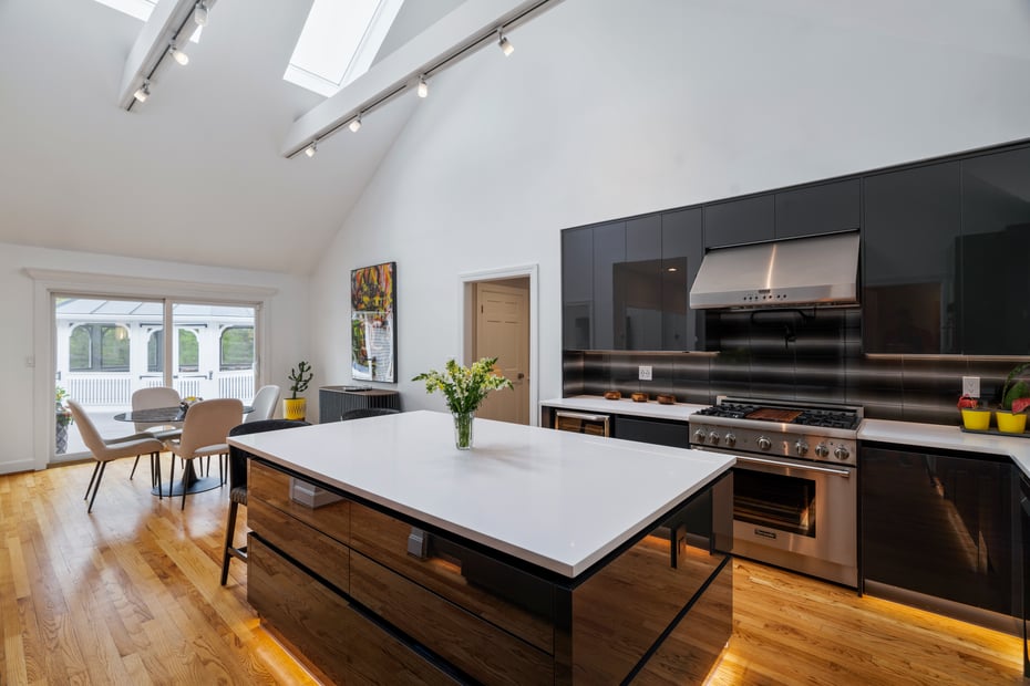 16 Whitehall Place Photo 10