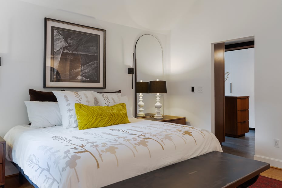 16 Whitehall Place Photo 18