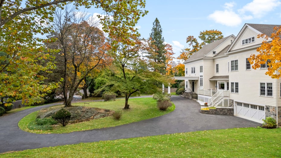 723 Boston Post Road Photo 2