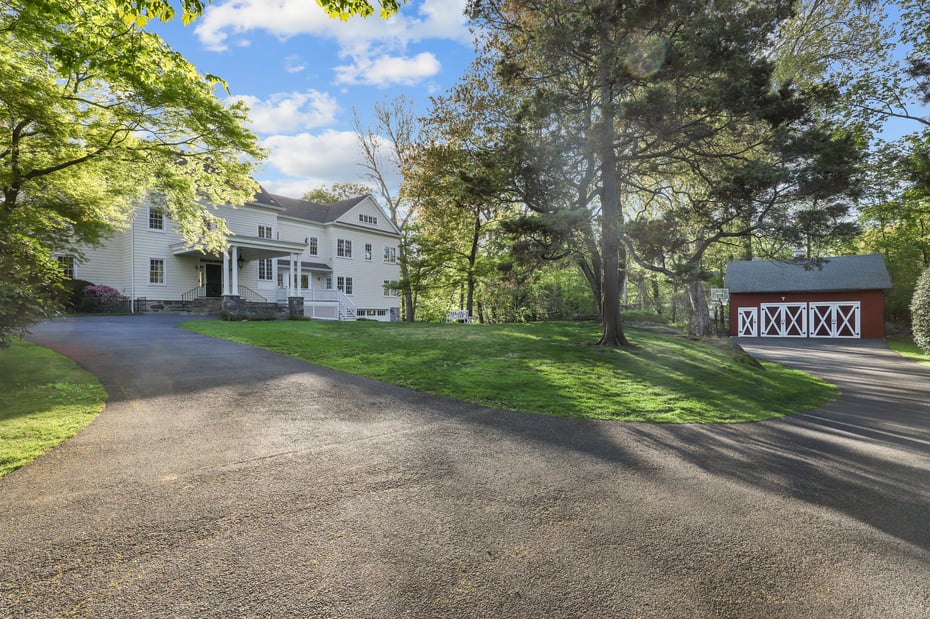 723 Boston Post Road Photo 29