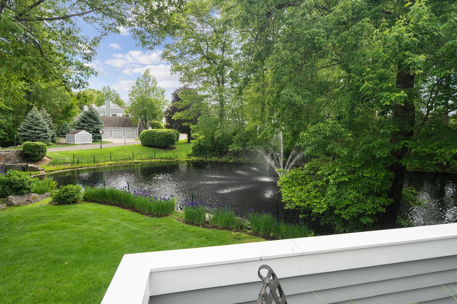 44 Hale Lane Photo 10