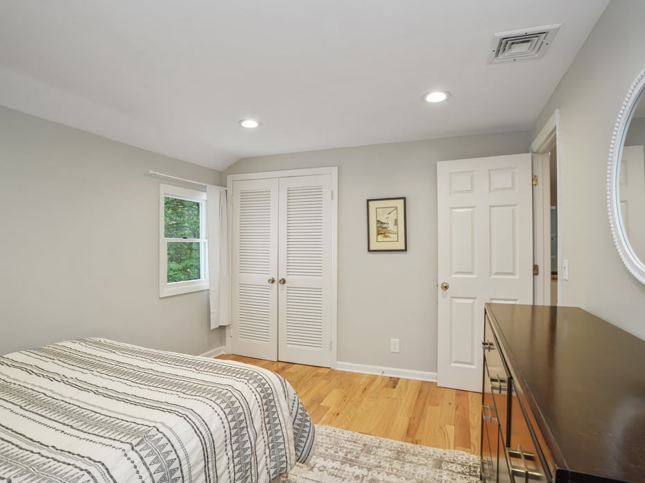 37 Saint Johns Road Photo 27