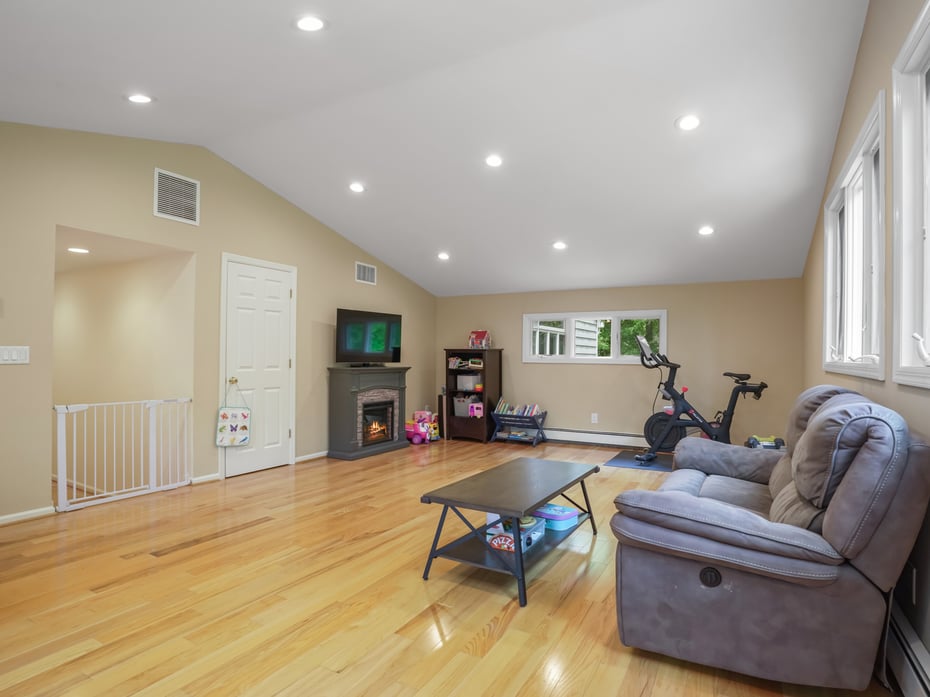 37 Saint Johns Road Photo 34