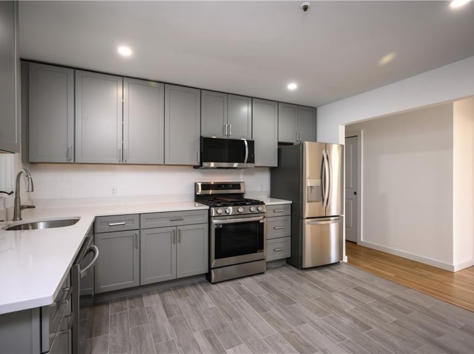 69 Maple Street  #2nd Floor Photo 5