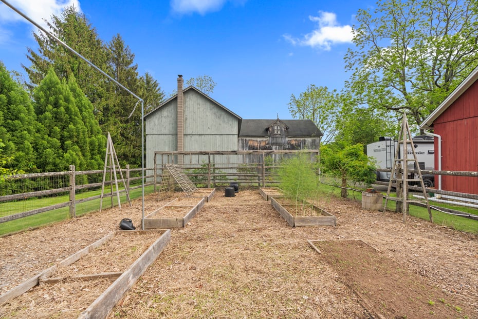 131 Elm Street Photo 36