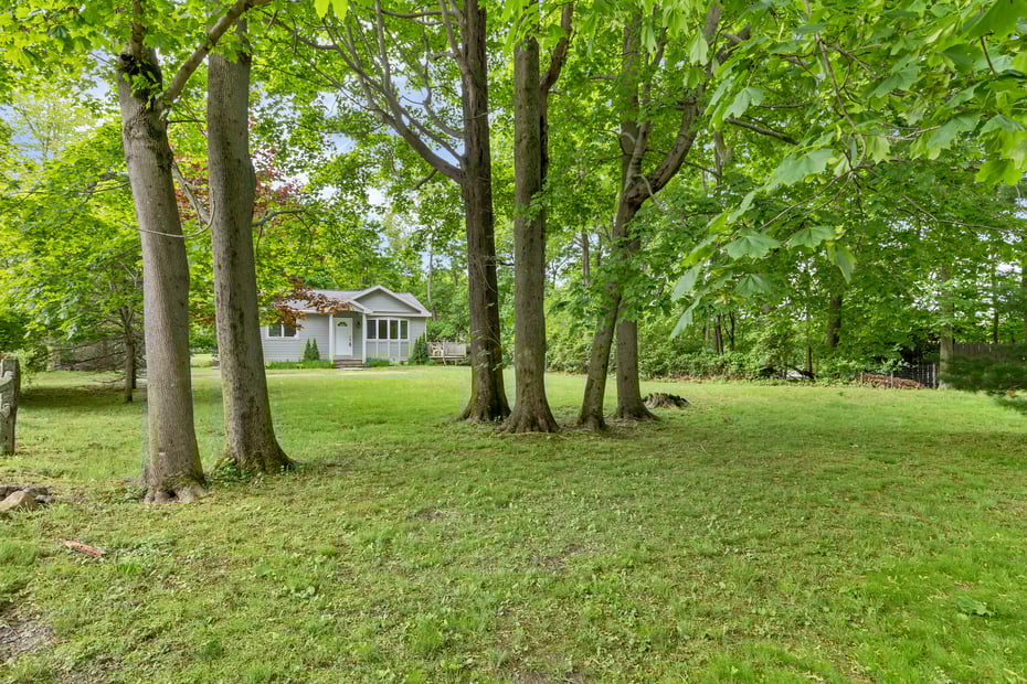 2 Lakeview Circle Photo 2