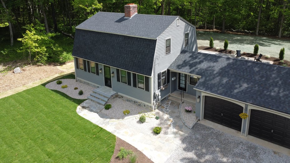586 Essex Road Photo 2