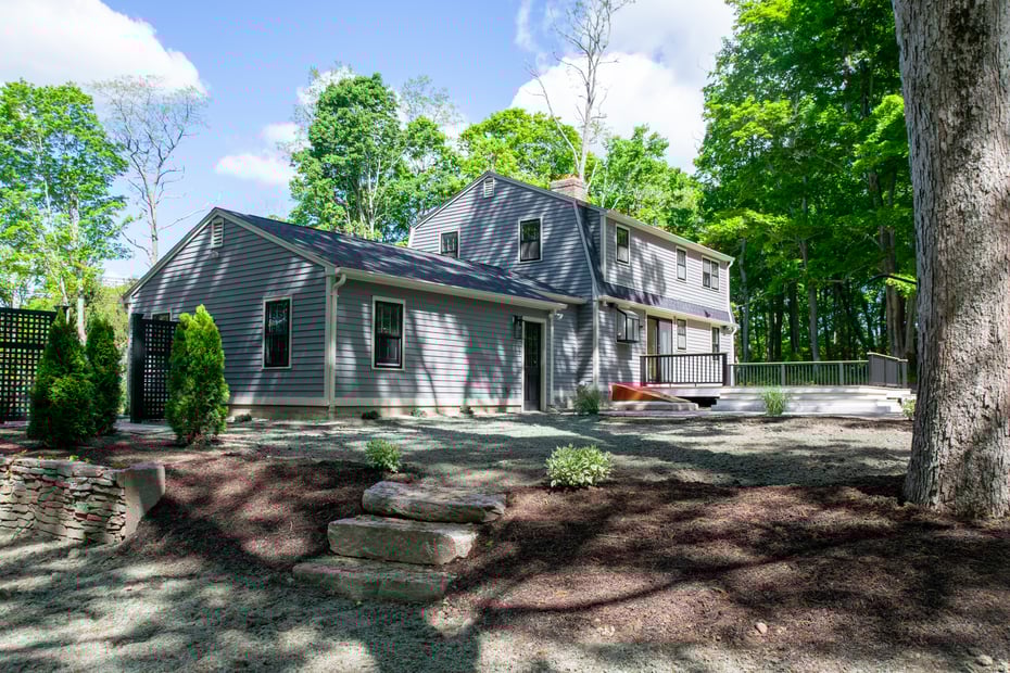 586 Essex Road Photo 10