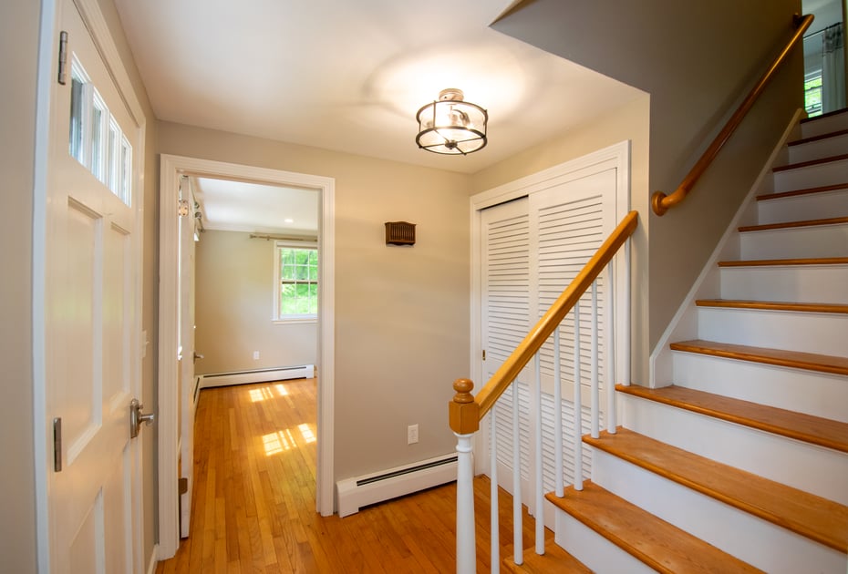 586 Essex Road Photo 11