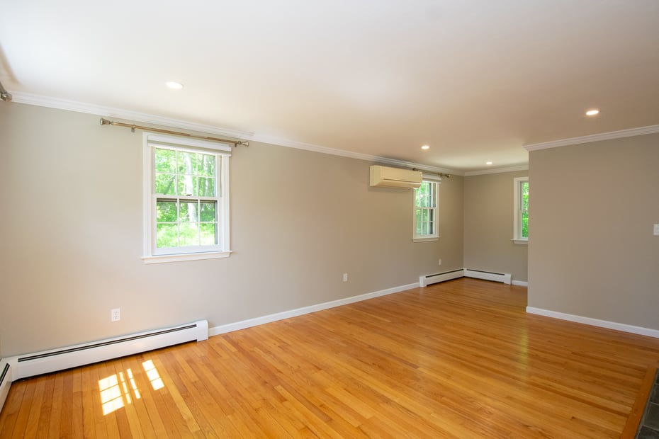 586 Essex Road Photo 12