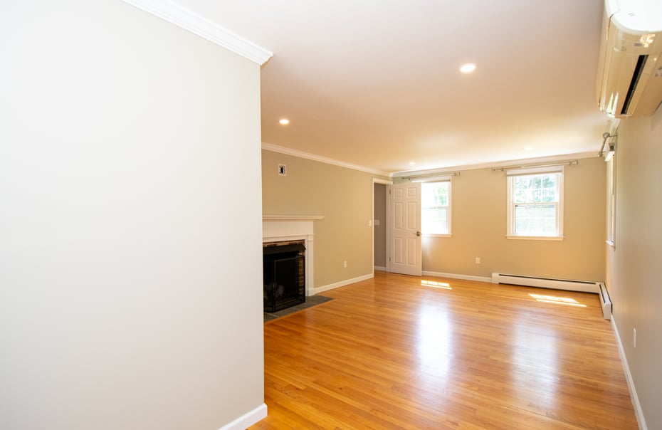 586 Essex Road Photo 14
