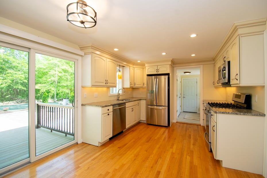 586 Essex Road Photo 17