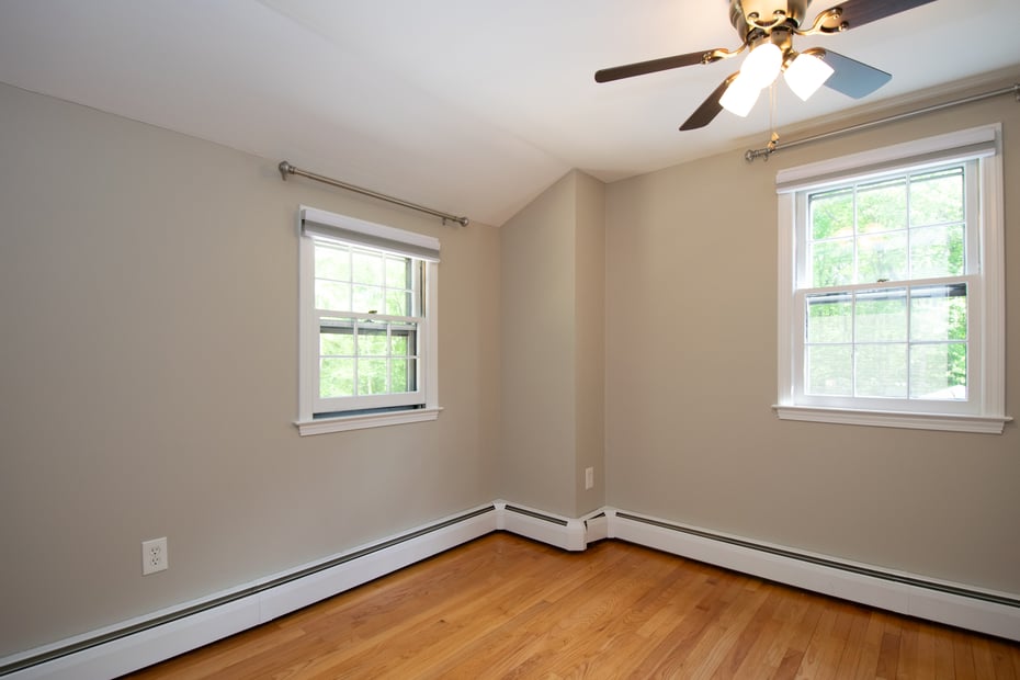 586 Essex Road Photo 22