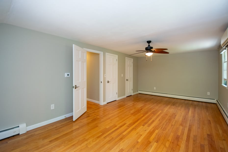 586 Essex Road Photo 21