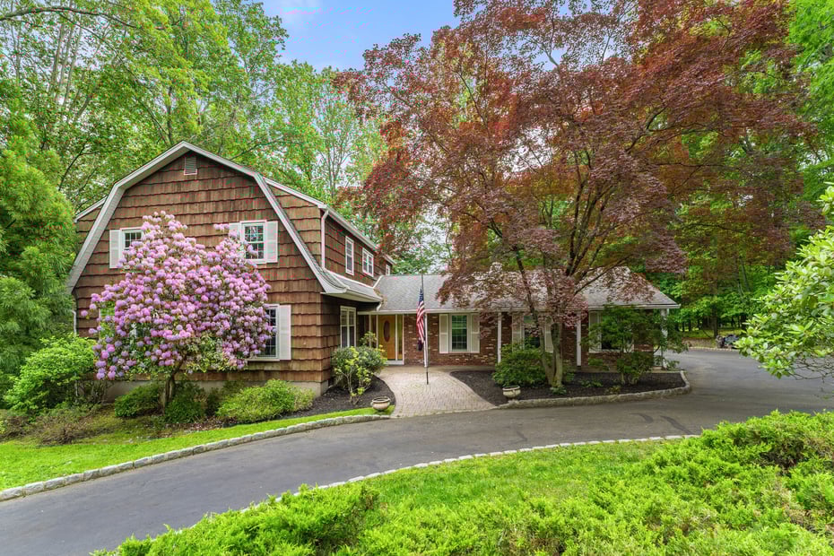 9 Stonehedge Drive Photo 1