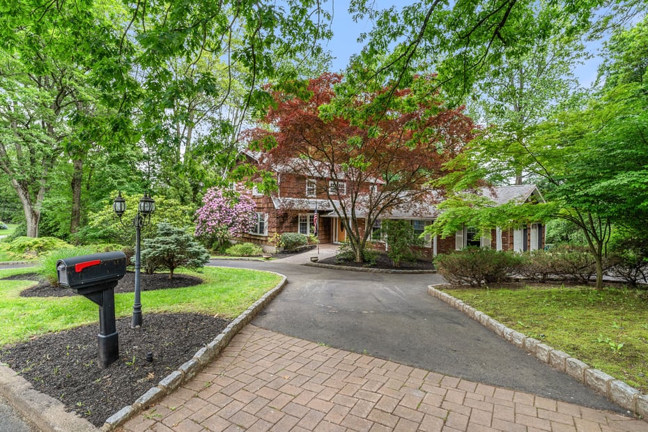 9 Stonehedge Drive Photo 3