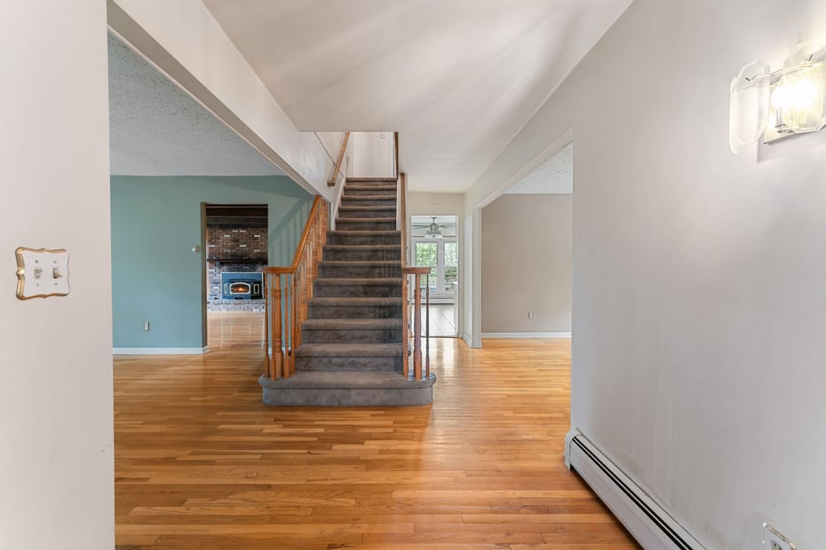 9 Stonehedge Drive Photo 6