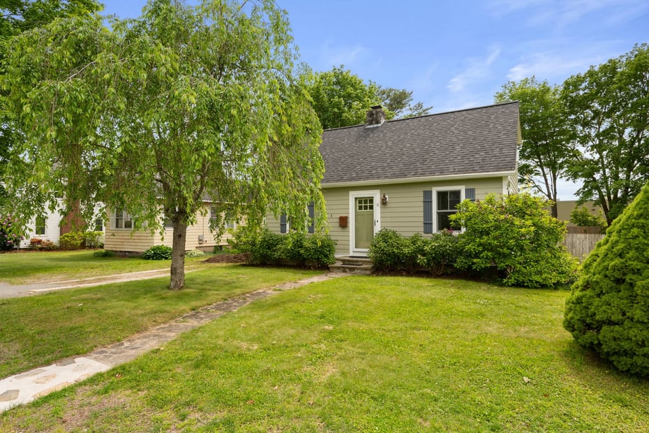 8 Maple Avenue Photo 2