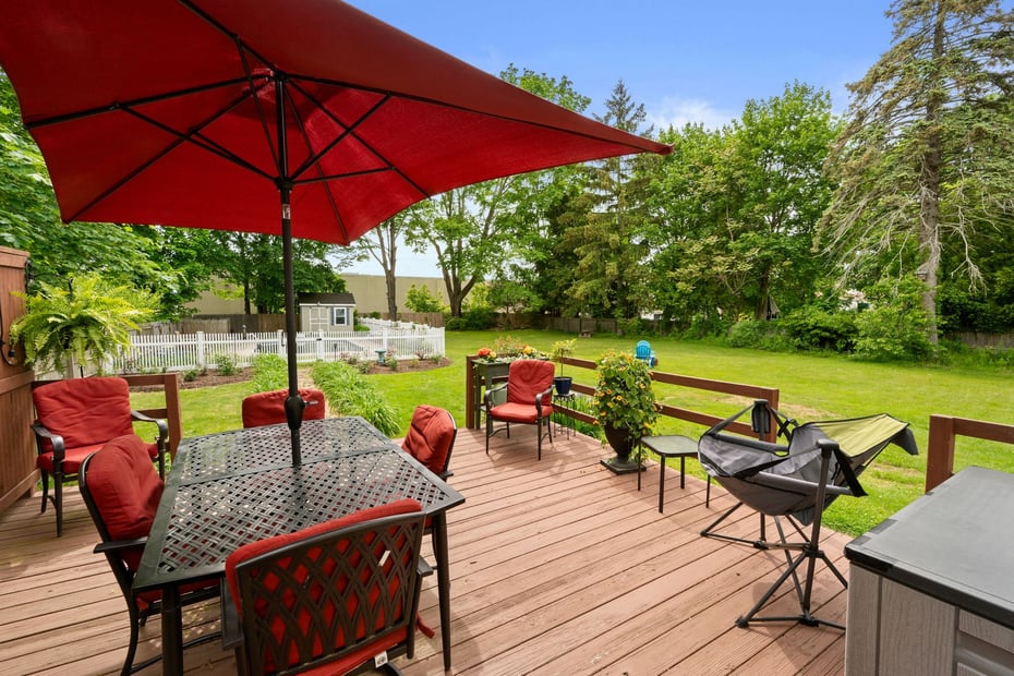 8 Maple Avenue Photo 6
