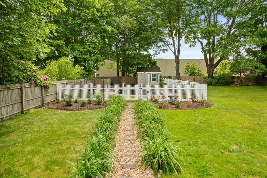 8 Maple Avenue Photo 7