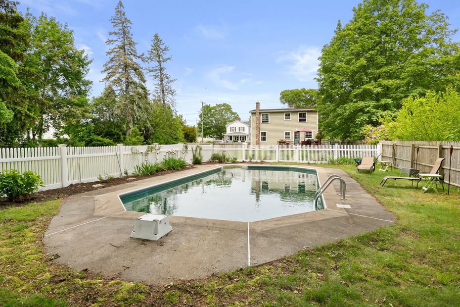 8 Maple Avenue Photo 9