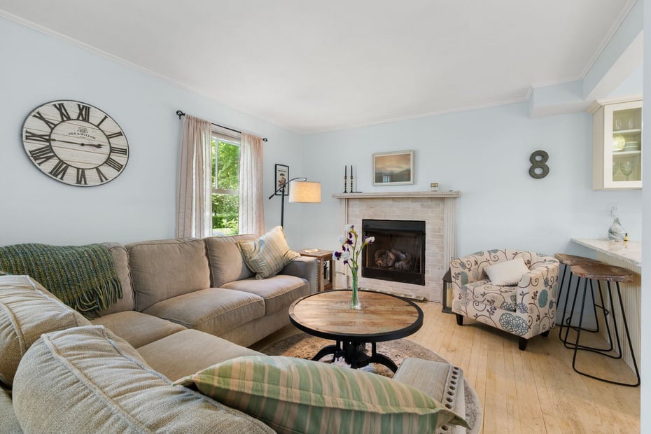 8 Maple Avenue Photo 18