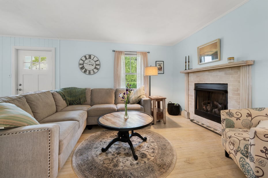 8 Maple Avenue Photo 19