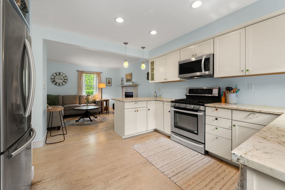 8 Maple Avenue Photo 22