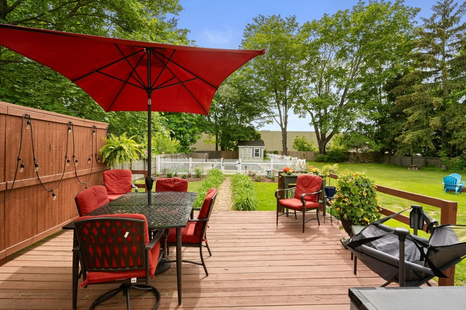 8 Maple Avenue Photo 32