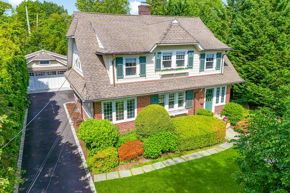 489 Manor Lane Photo 3