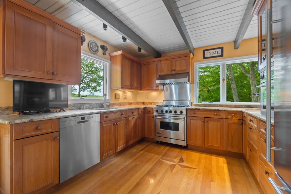 150 Brush Hill Road Photo 10