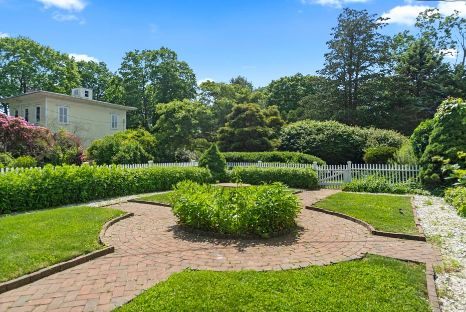 60 Lyme Street Photo 2